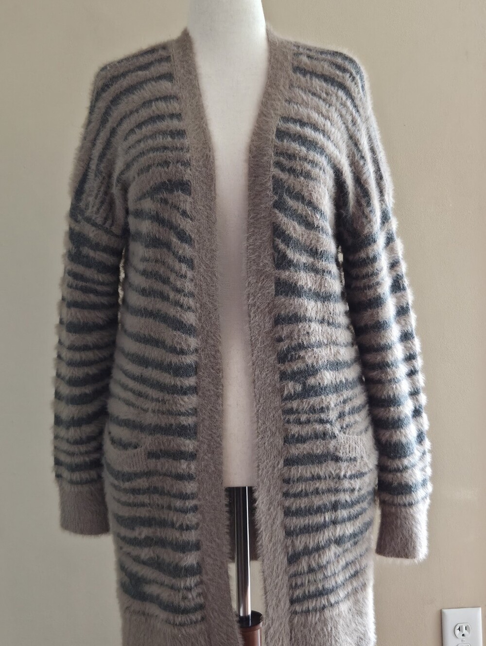 Jessica Simpson Taupe and Charcoal Striped Open-Front Cardigan With Pockets SZ M
